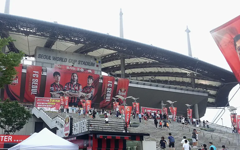世界杯球场比赛前看台与仪式画面(爆冷的机会确实变多了)